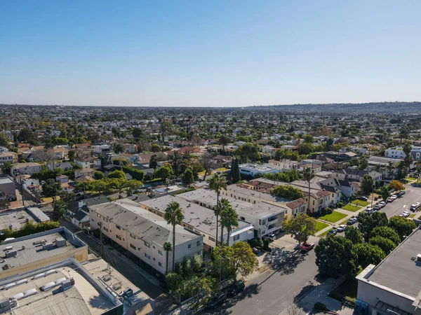 Vue aérienne au-dessus du quartier Mid-City dans le centre de Los Angeles — Photo