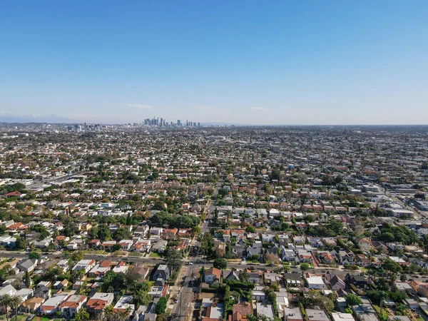 Vista aérea sobre el barrio de Mid-City en el centro de Los Ángeles — Foto de Stock