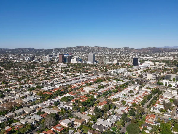 洛杉矶市中心社区上空的空中景观 — 图库照片