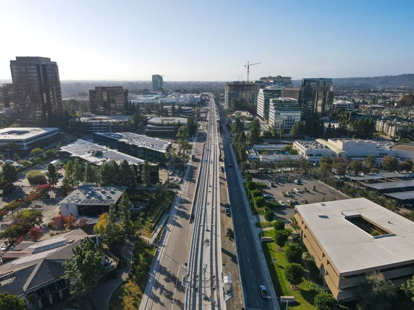 Vista aérea da ponte do trole da Mid-Coast na universidade de Califórnia, San Diego — Fotografia de Stock