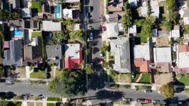 Los Angeles 'ın merkezinde küçük bir mahallenin üstündeki hava manzarası.
