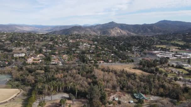 Luchtfoto van de East Canyon Area van Escondido — Stockvideo