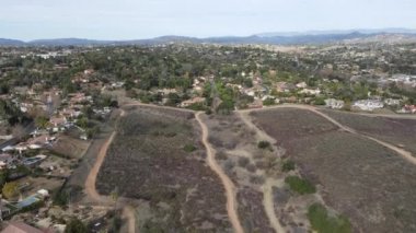 Kit Carson Parkı 'ndaki göl manzarası, Escondido belediye parkı.
