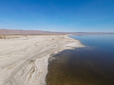 Bombay Sahili ve Kaliforniya 'nın güneyindeki Salton Denizi manzarası