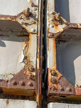 Kırsal metal arka plan ve pas kırıntıları. 