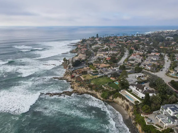 Aerial view of the the sea with cliff in La Jolla Hermosa town during gray day — Stock Photo, Image