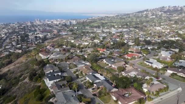 Flygfoto över La Jolla Hermosa. San Diego, Kalifornien, USA — Stockvideo