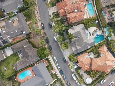 La Jolla Hermosa villalarının havadan görünüşü. San Diego, California, ABD