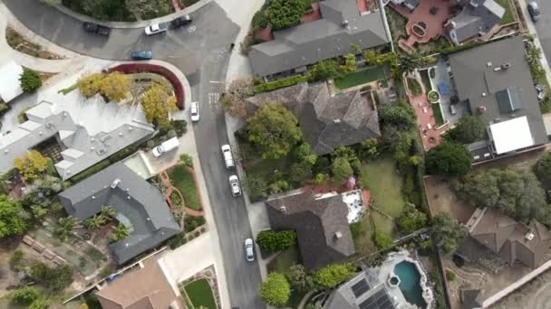 Vista aérea de las villas de La Jolla Hermosa con piscina. San Diego, California, EE.UU. — Vídeos de Stock