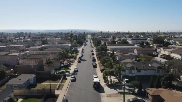 Vista aérea de calles y casas en la zona de Imperial Beach en San Diego — Vídeos de Stock