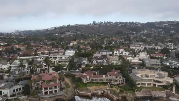 Widok z lotu ptaka doliny La Jolla Hermosa z dużymi willami. San Diego, Kalifornia — Wideo stockowe