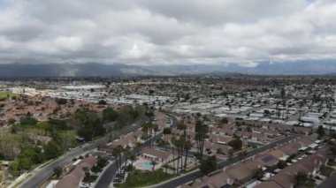 Hemet 'in hava manzaralı mahallesi. Riverside County, California 'daki San Jacinto Vadisi' nde.