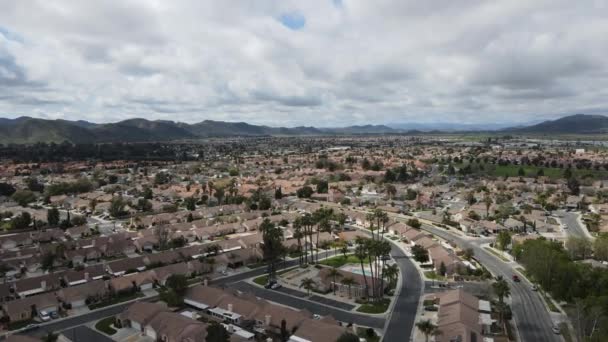 Vue aérienne quartier Hemet. Ville dans la vallée de San Jacinto dans le comté de Riverside, Californie — Video