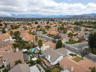 Riverside County, California 'daki San Jacinto Vadisi' ndeki Hemet şehrinin hava manzarası.