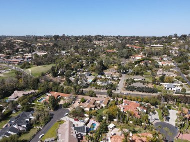 San Diego, Kaliforniya 'da büyük malikaneleri olan Rancho Santa Fe' nin hava manzarası..