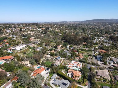 San Diego, Kaliforniya 'da büyük malikaneleri olan Rancho Santa Fe' nin hava manzarası..