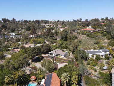San Diego, Kaliforniya 'da büyük malikaneleri olan Rancho Santa Fe' nin hava manzarası..