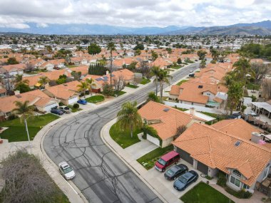 Riverside County, California 'daki San Jacinto Vadisi' nde küçük bir kasabanın hava manzarası.