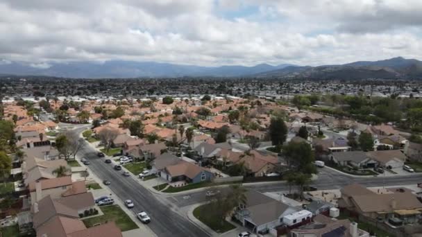 Vista aérea de la pequeña ciudad Hemet en el Valle de San Jacinto en el Condado de Riverside, California — Vídeos de Stock