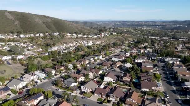 Vista aérea del barrio de Carmel Mountain con Black Mountain. San Diego — Vídeo de stock