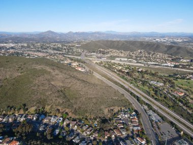 Carmel Dağı 'ndaki otoyol manzarası. San Diego