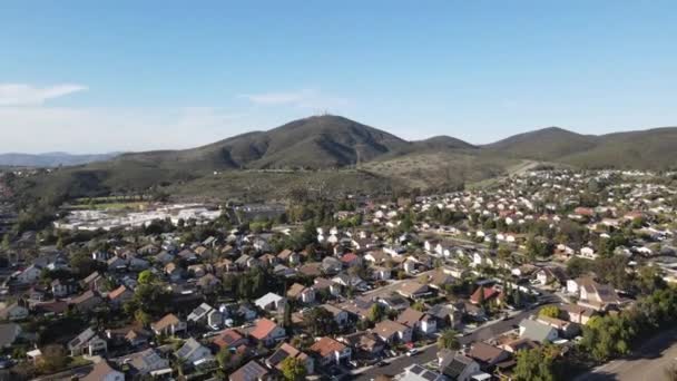 Αεροφωτογραφία της συνοικίας Carmel Mountain με Black Mountain. Σαν Ντιέγκο — Αρχείο Βίντεο