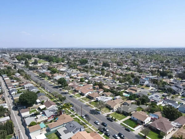 加利福尼亚州洛杉矶县Lakewood中产阶级社区的空中景观 — 图库照片