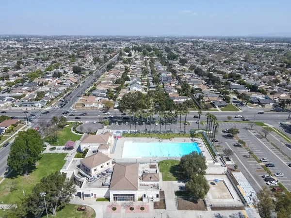 Αεροφωτογραφία της γειτονιάς της μεσαίας τάξης του Λέικγουντ, πόλη στο Λος Άντζελες, Καλιφόρνια — Φωτογραφία Αρχείου