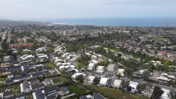 Vista aérea de Cardiff por el mar, comunidad en la ciudad incorporada de Encinitas en San Diego — Vídeos de Stock