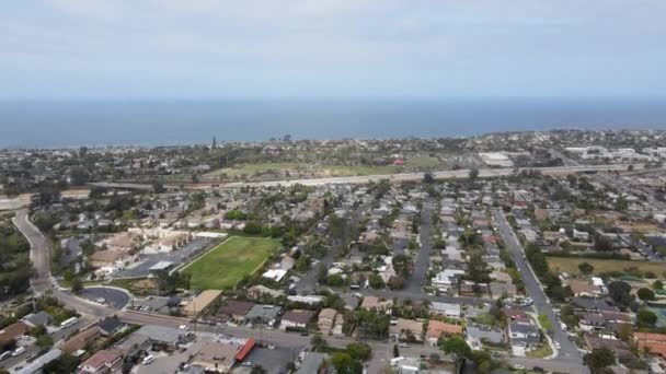 Vista aérea de Cardiff por el mar, comunidad en la ciudad incorporada de Encinitas en San Diego — Vídeos de Stock