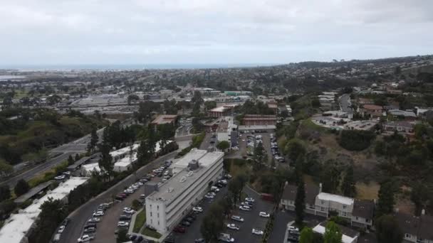 Luftaufnahme von Balboa Nachbarschaft mit Häusern und Eigentumswohnungen in San Diego — Stockvideo