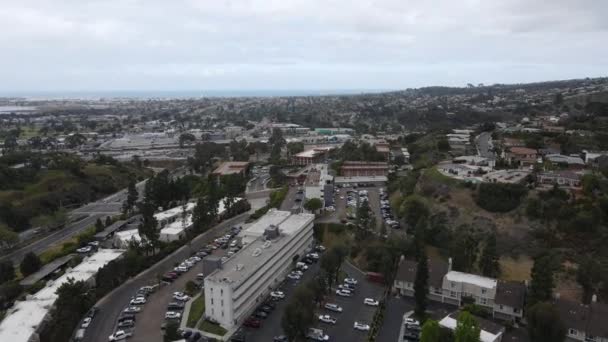 Vista aérea del barrio de Balboa con casas y condominios residenciales en San Diego — Vídeos de Stock