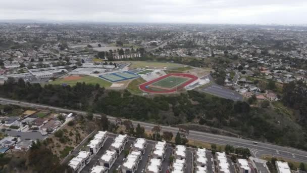 Vista aérea del barrio de Balboa con casas y condominios residenciales en San Diego — Vídeos de Stock