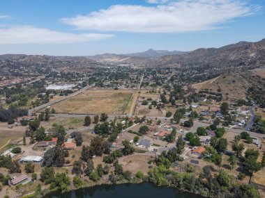 Lakeside banliyö kasabasının hava manzarası, San Diego, Güney Kaliforniya, ABD 