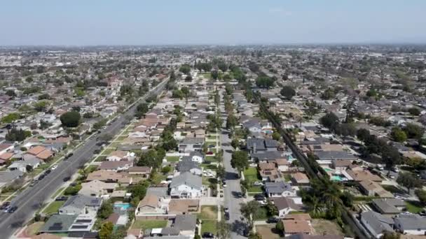 Widok z lotu ptaka na dzielnicę Lakewood, Los Angeles County, Kalifornia — Wideo stockowe