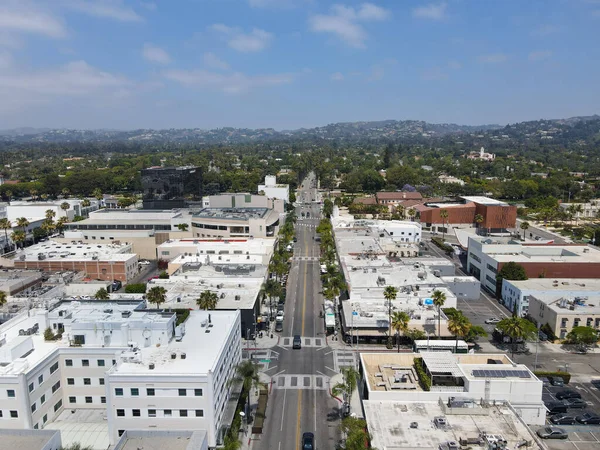 Vista aérea de la lujosa zona comercial de Rodeo Drive en Beverly Hills, Los Ángeles —  Fotos de Stock