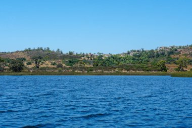 Miramar rezervuarı Scripps Miramar Çiftliği topluluğunda, San Diego, California.