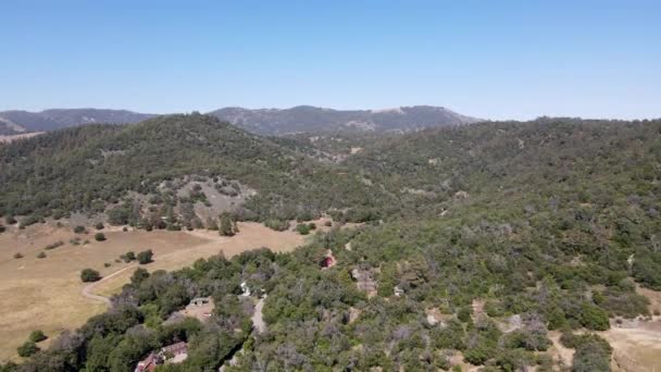 Vista aérea de Julian land, histórico pueblo minero de oro ubicado en el este de San Diego, California — Vídeos de Stock