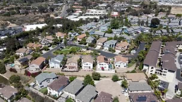 Veduta aerea della zona periferica con villa residenziale a San Diego, California — Video Stock