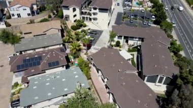 San Diego, Kaliforniya 'da ikametgah villası olan banliyö manzarası