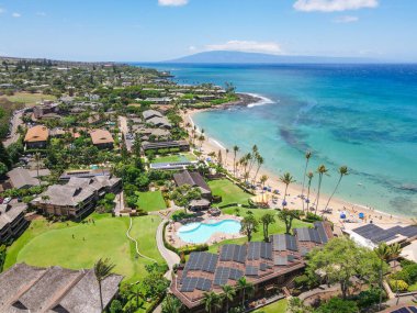 Hawaii, Maui 'deki Kapalua sahili havadan görünüyor.