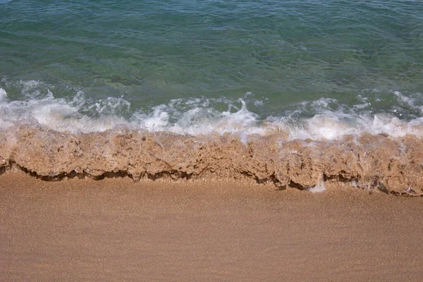 Close up of small wave on sand in tropical beach — Stock Photo, Image