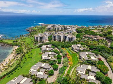 Hawaii, Maui 'deki Kapalua sahili havadan görünüyor.
