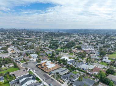 San Diego, Kaliforniya 'daki Oceanside kasabasındaki evlerin hava manzarası. ABD.
