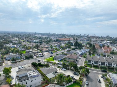 San Diego, Kaliforniya 'daki Oceanside kasabasındaki evlerin hava manzarası. ABD.
