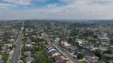 San Diego, Kaliforniya 'daki Oceanside kasabasındaki evlerin hava manzarası. ABD.