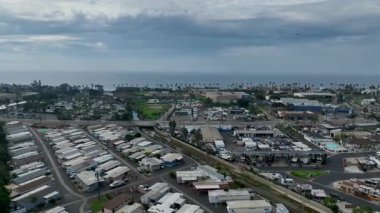 San Diego, Kaliforniya 'daki Oceanside kasabasındaki evlerin hava manzarası. ABD.