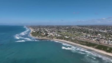 Cardiff 'in güzel bir evle çekilmiş hava aracı fotoğrafı, California' nın batı kıyısı, Encinitas, Amerika Birleşik Devletleri