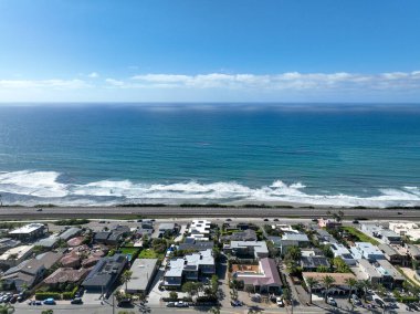 Cardiff 'in güzel bir evle çekilmiş hava aracı fotoğrafı, California' nın batı kıyısı, Encinitas, Amerika Birleşik Devletleri