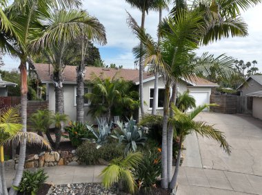 San Diego, Kaliforniya 'daki Oceanside kasabasındaki evlerin hava manzarası. ABD.